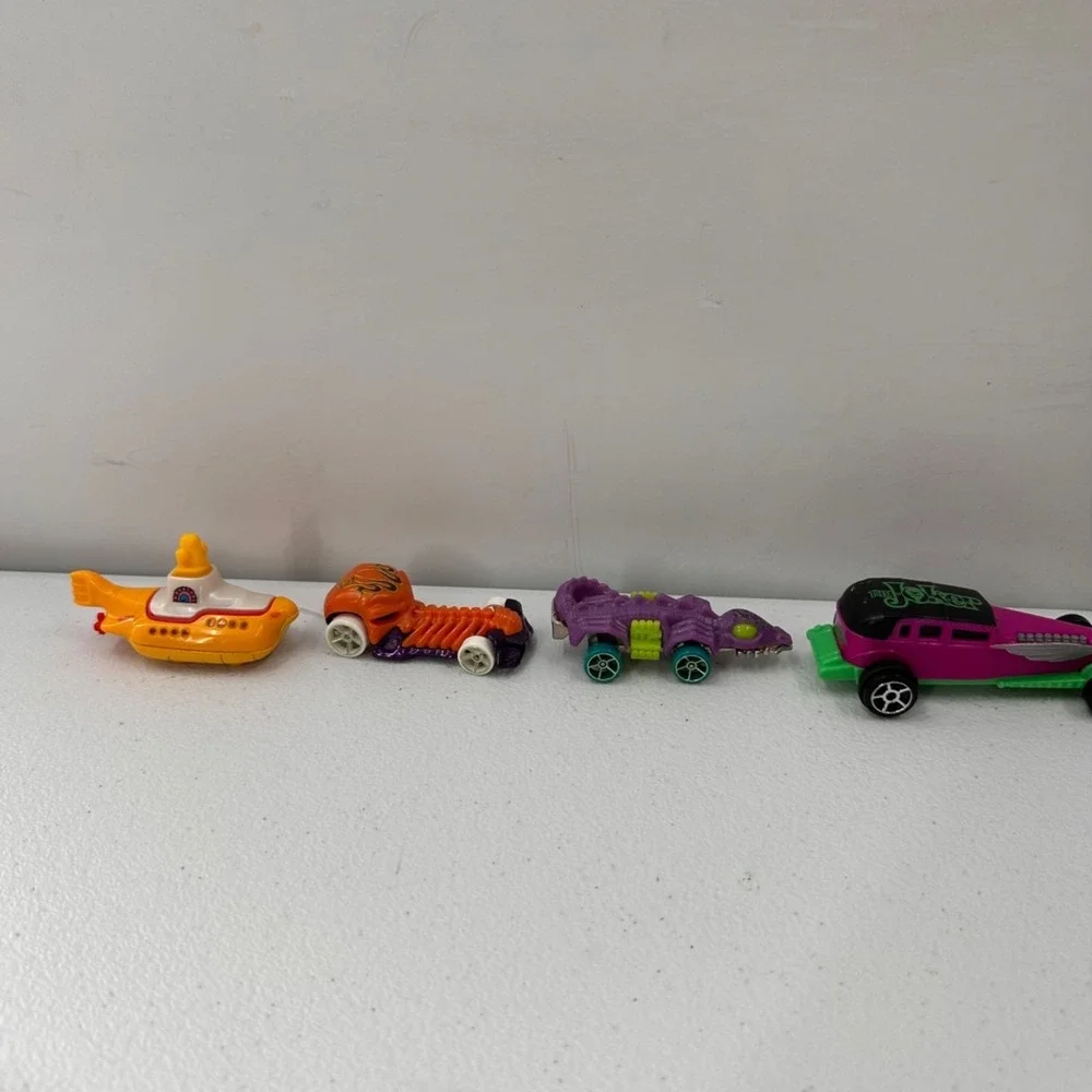 Hot Wheels 2014-2015 Collectible Die-Cast Toy Cars Set Of 4 Submarine‎ Joker Car